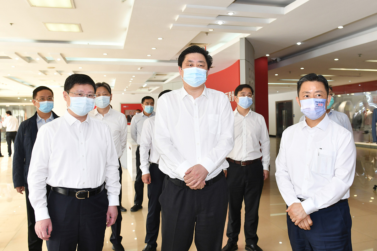 4月12日，无锡市市长赵建军带队深入云顶集团3118集团，专题调研疫情防控和复工复产工作。