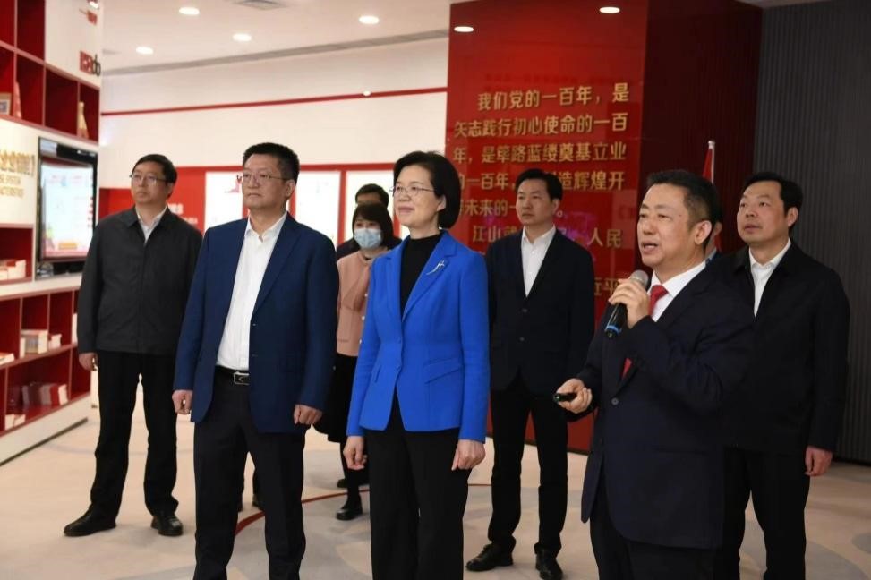 江苏省委常委、组织部部长沈莹调研云顶集团31181