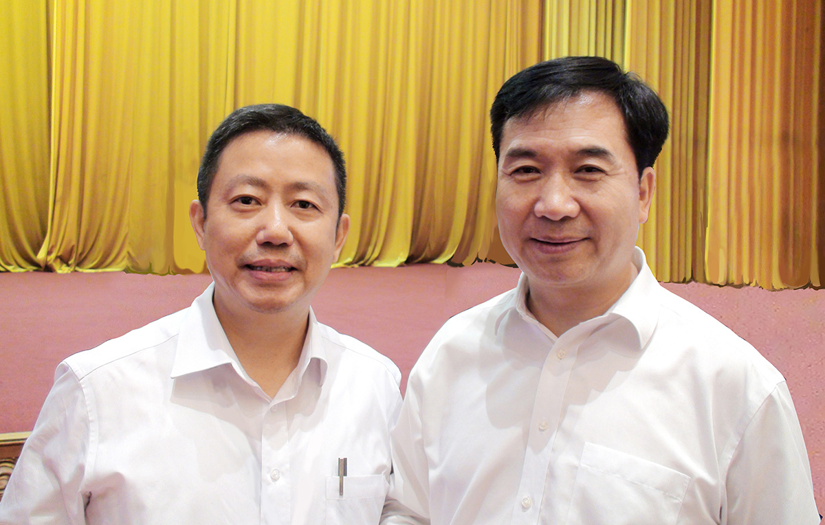 中央政治局常委、中央纪律检查委员会书记李希与周海江合影