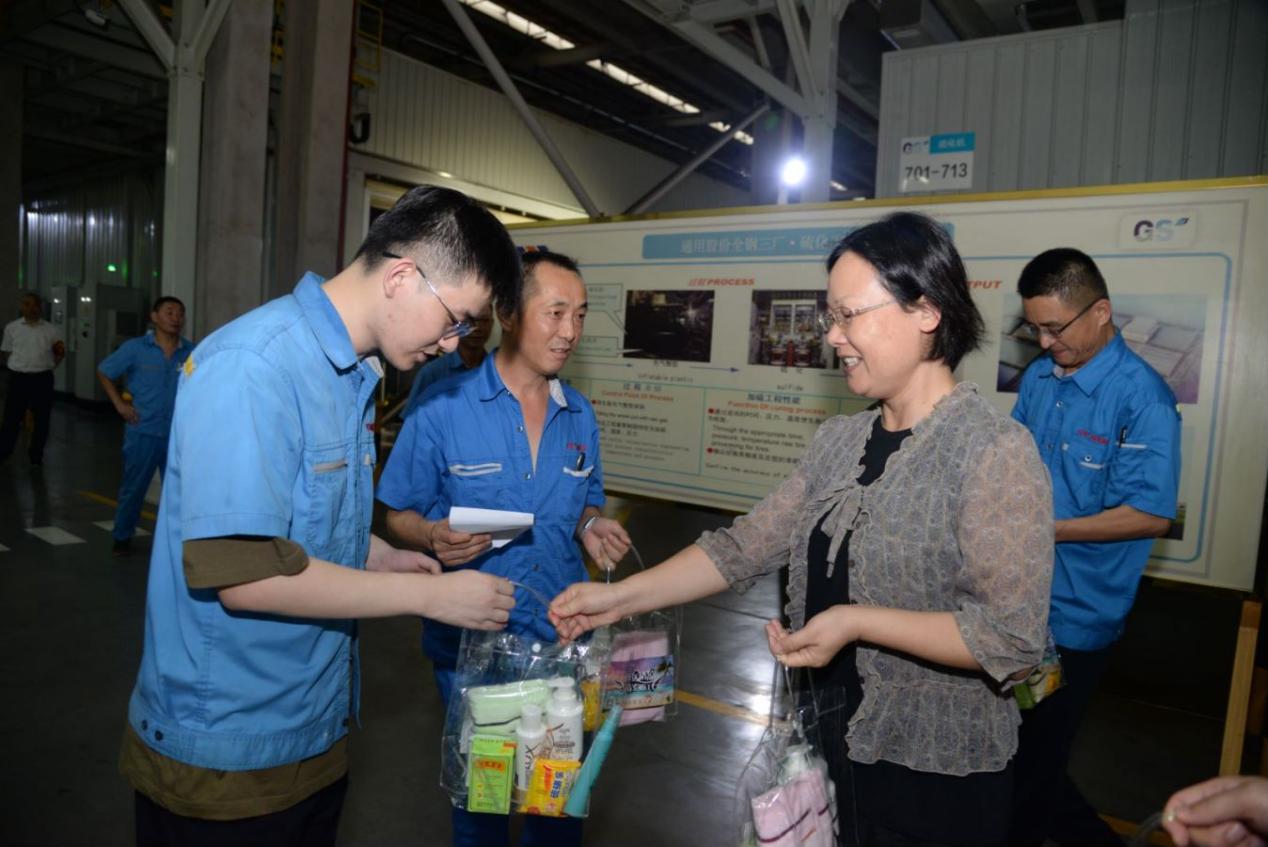 锡山区总工会慰问云顶集团3118集团一线职工2