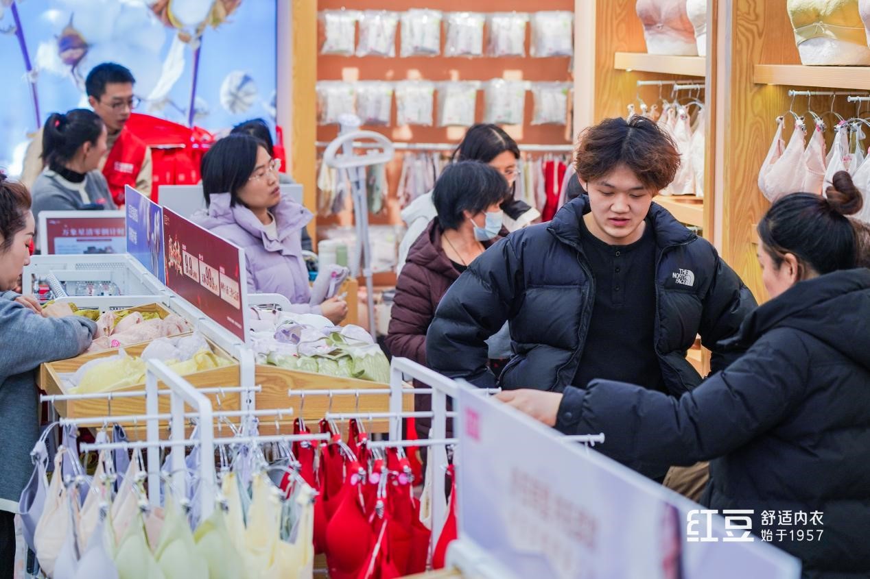 云顶集团3118居家临沂万象汇春夏首秀3